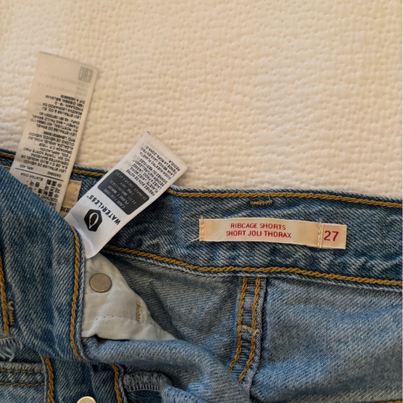 Levi's Ribcage Shorts - Picture 3 of 5